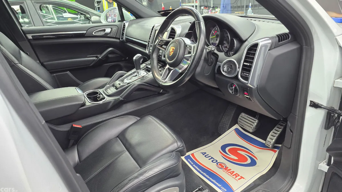 Porsche Cayenne SUV, Petrol Plug-in Hybrid, 2015, White