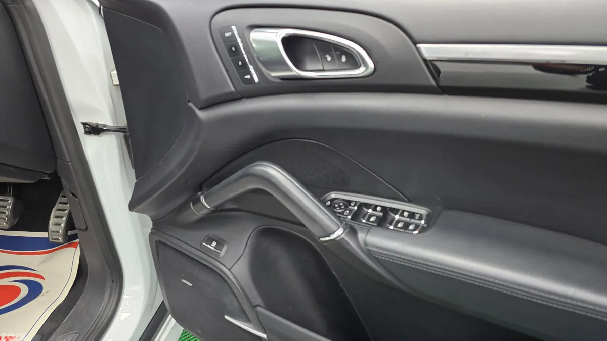 Porsche Cayenne SUV, Petrol Plug-in Hybrid, 2015, White