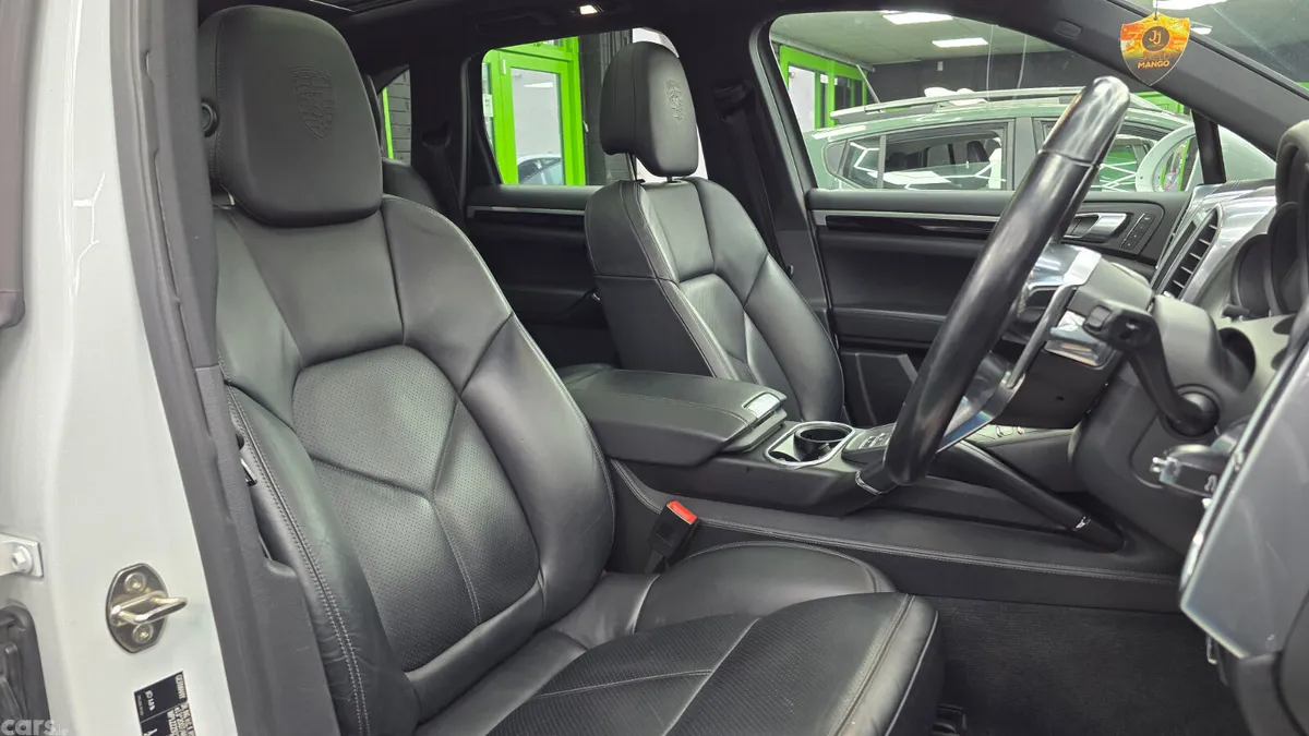 Porsche Cayenne SUV, Petrol Plug-in Hybrid, 2015, White