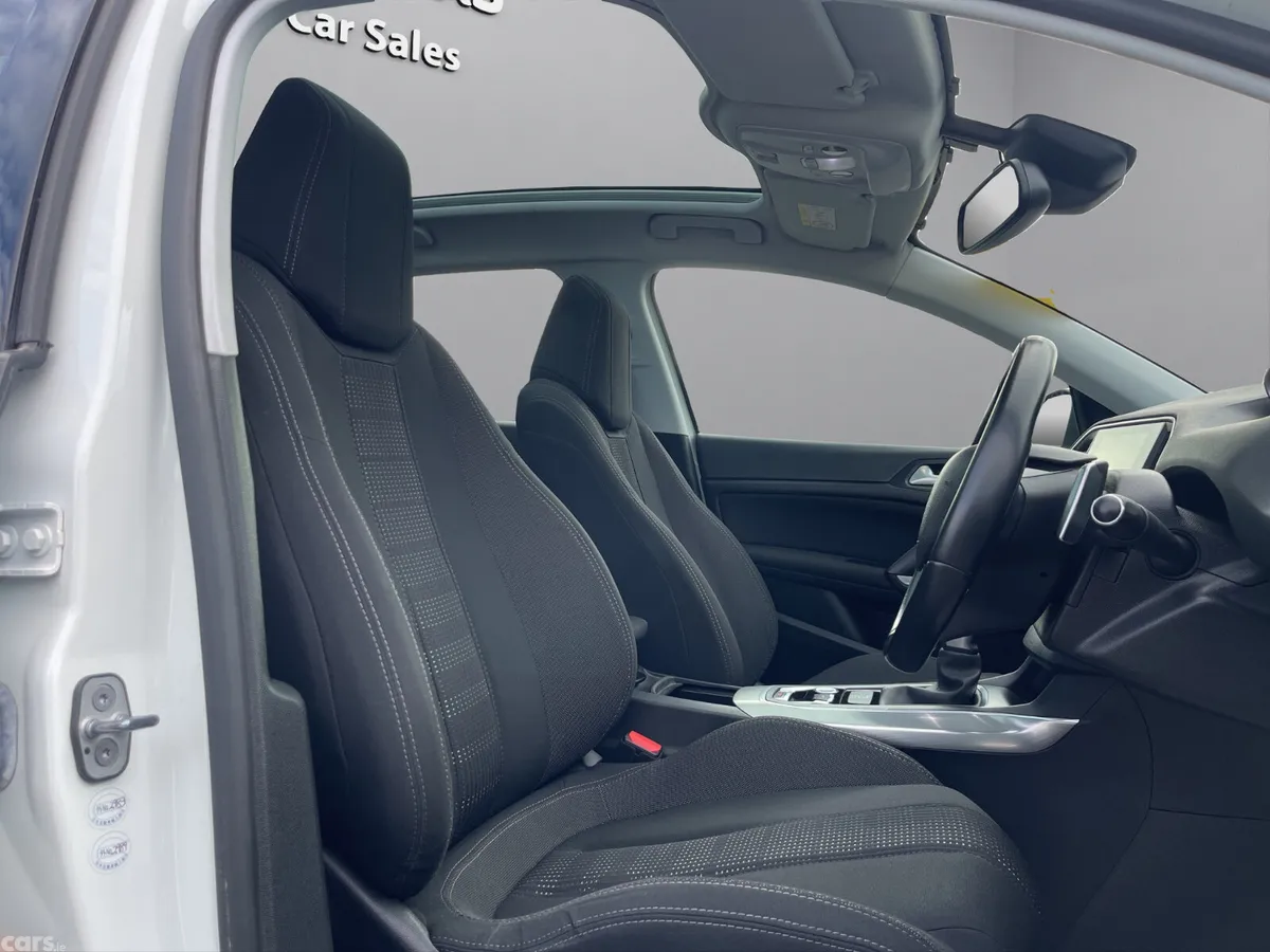 Peugeot 308 Hatchback, Diesel, 2017, White