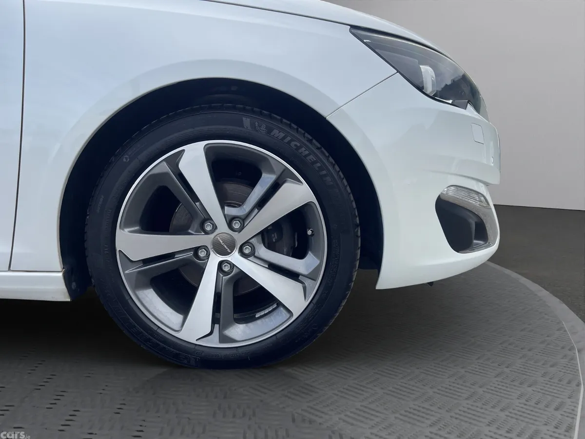 Peugeot 308 Hatchback, Diesel, 2017, White