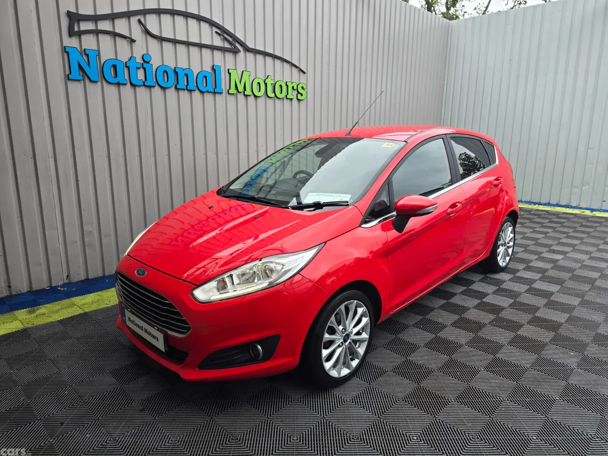 Ford Fiesta Hatchback, Petrol, 2015, Red