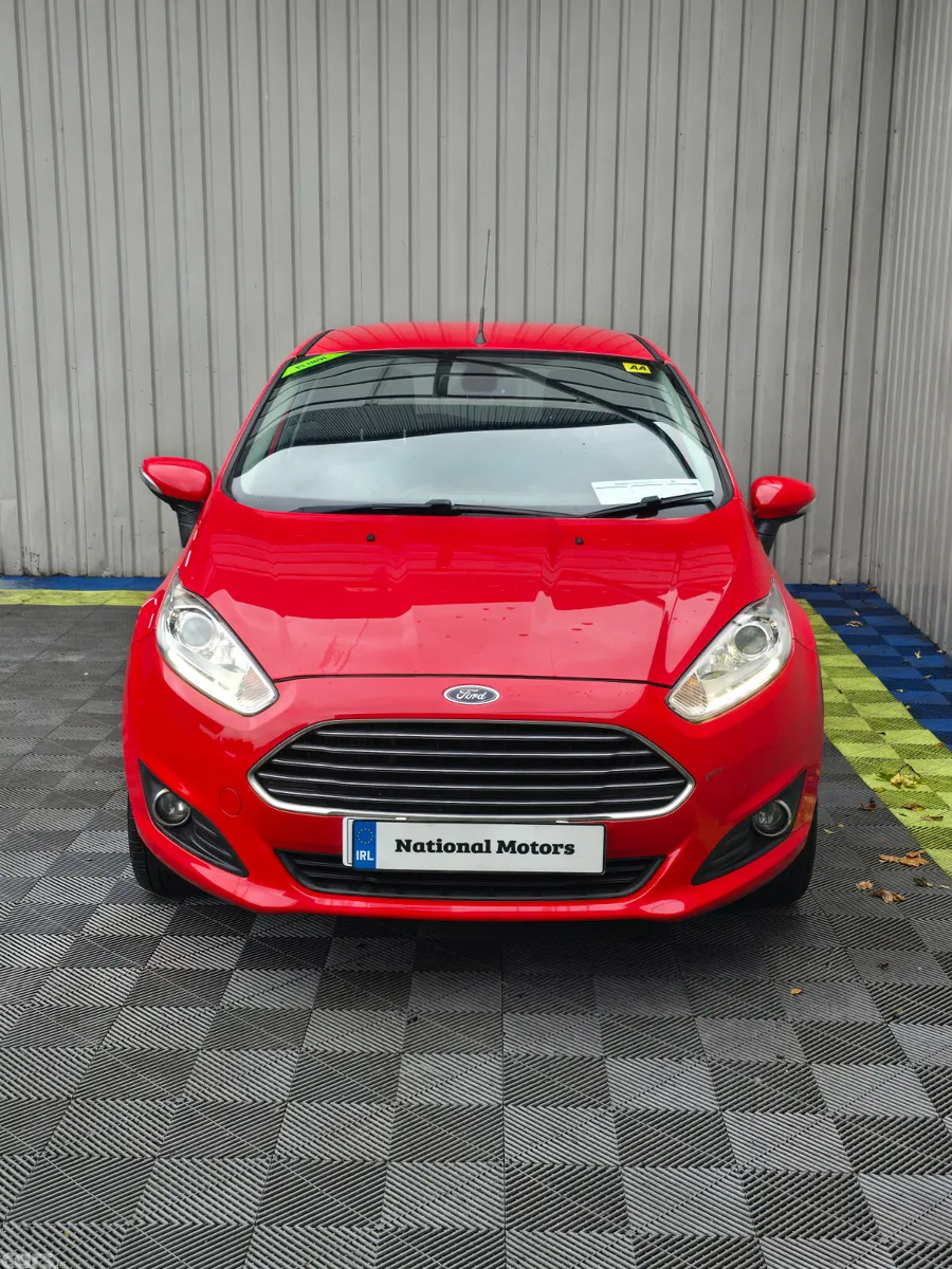 Ford Fiesta Hatchback, Petrol, 2015, Red