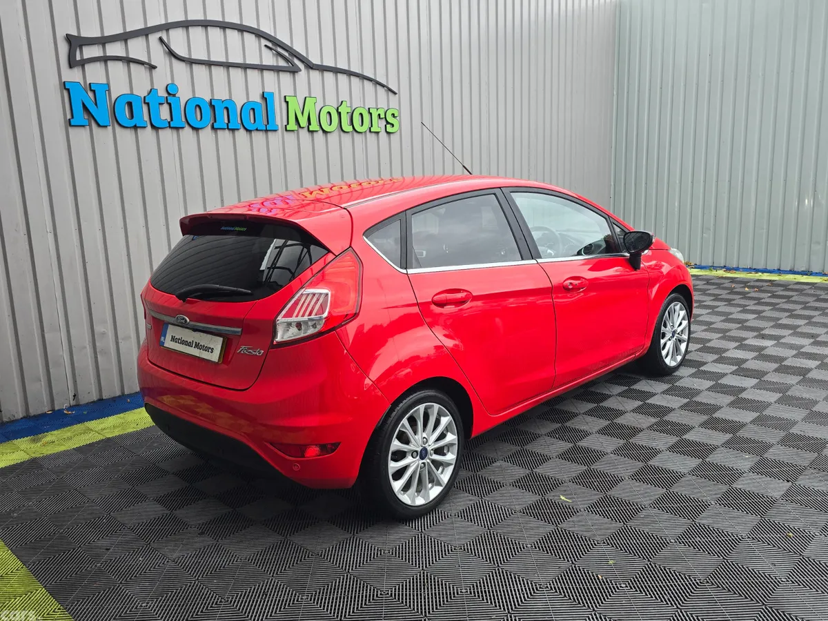 Ford Fiesta Hatchback, Petrol, 2015, Red
