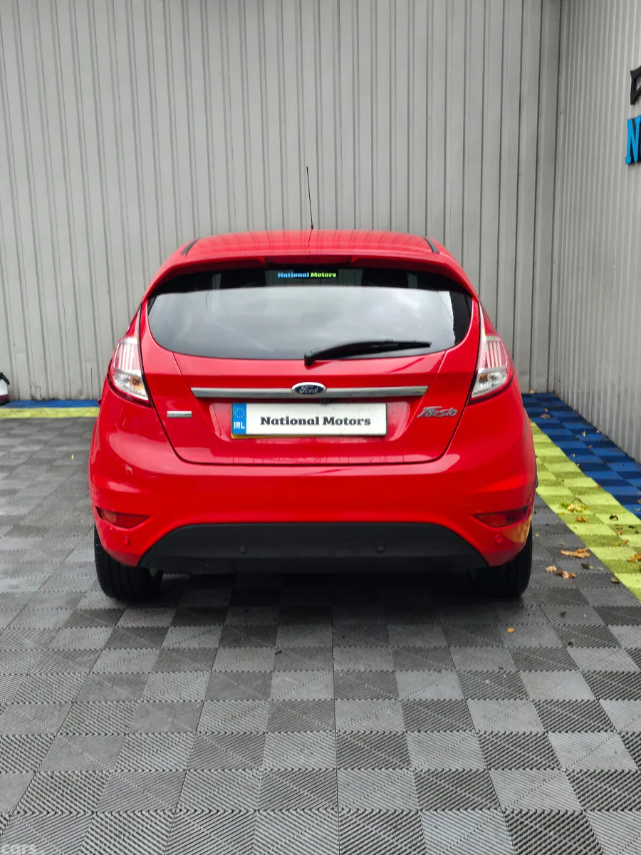 Ford Fiesta Hatchback, Petrol, 2015, Red