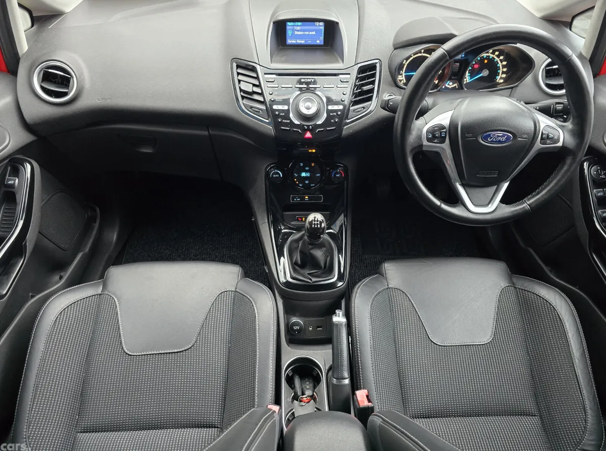 Ford Fiesta Hatchback, Petrol, 2015, Red