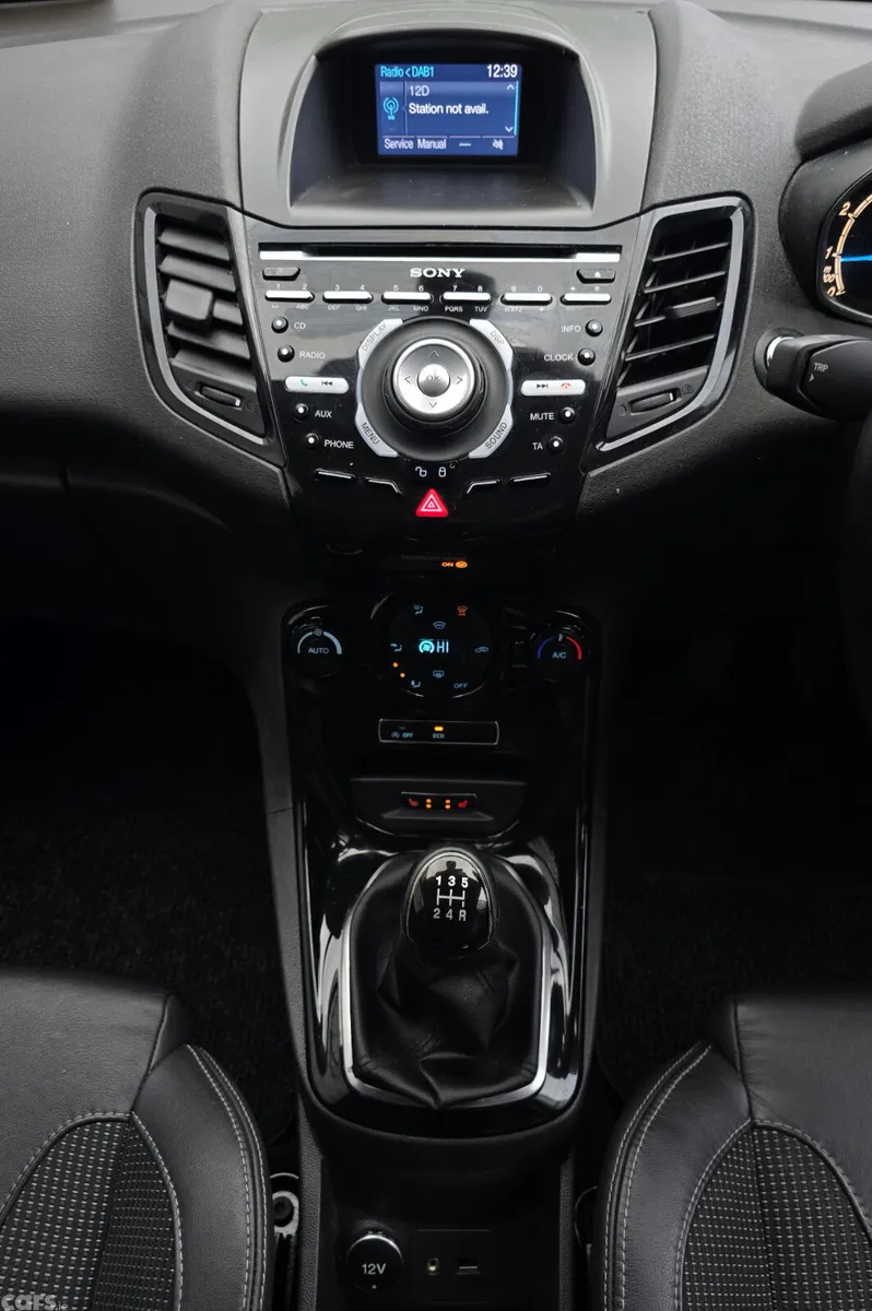 Ford Fiesta Hatchback, Petrol, 2015, Red
