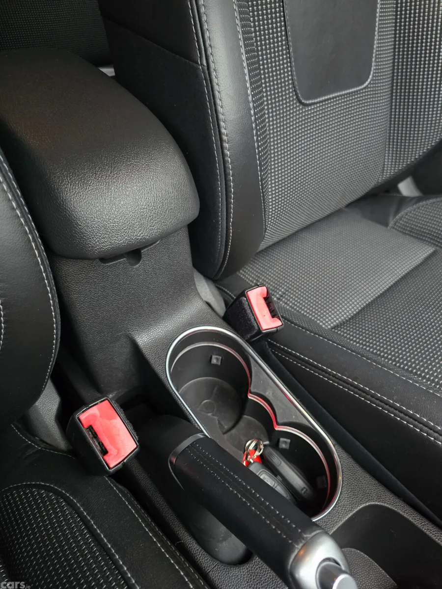 Ford Fiesta Hatchback, Petrol, 2015, Red