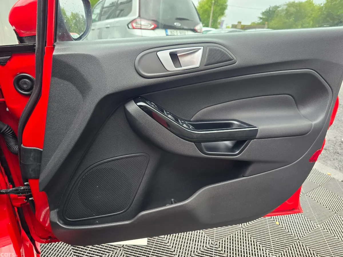Ford Fiesta Hatchback, Petrol, 2015, Red