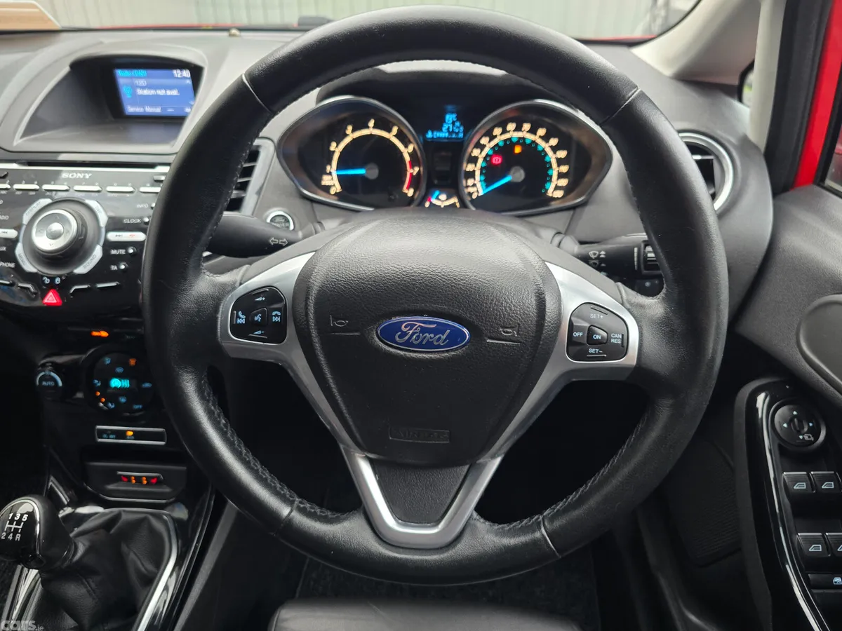 Ford Fiesta Hatchback, Petrol, 2015, Red