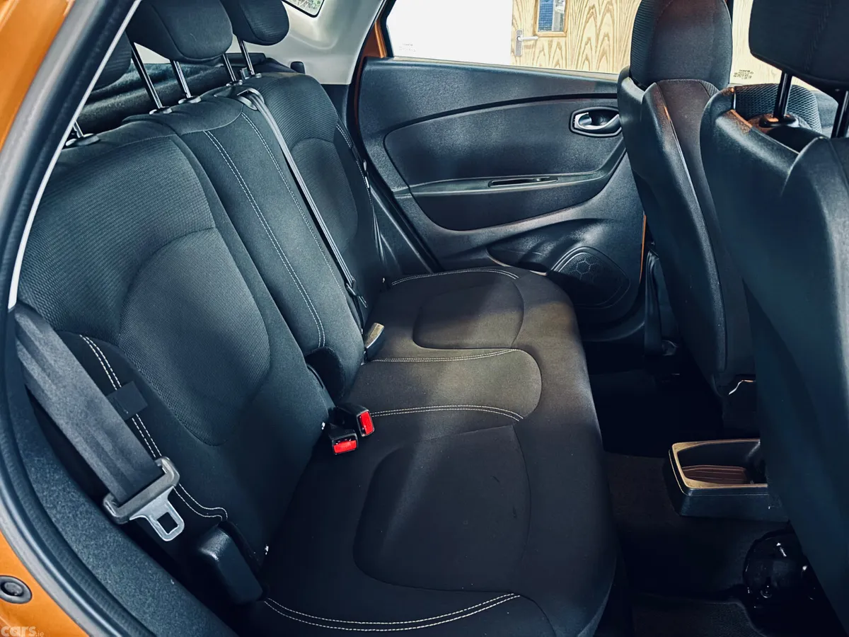 Renault Captur Hatchback, Diesel, 2019, Orange