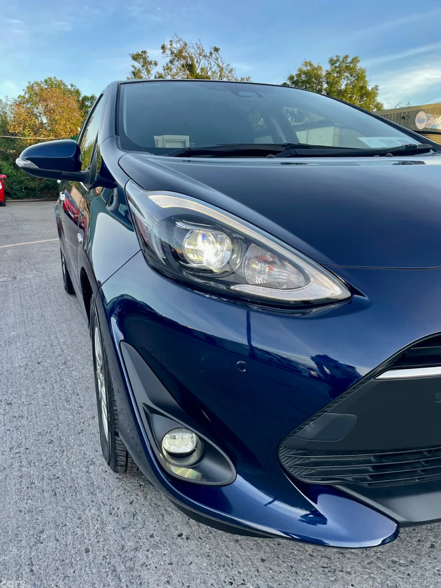 Toyota Aqua Hatchback, Petrol Hybrid, 2019, Blue