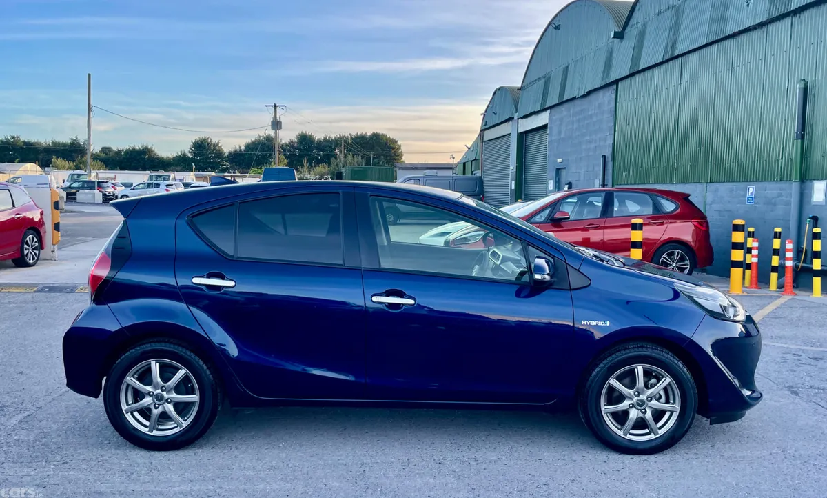 Toyota Aqua Hatchback, Petrol Hybrid, 2019, Blue