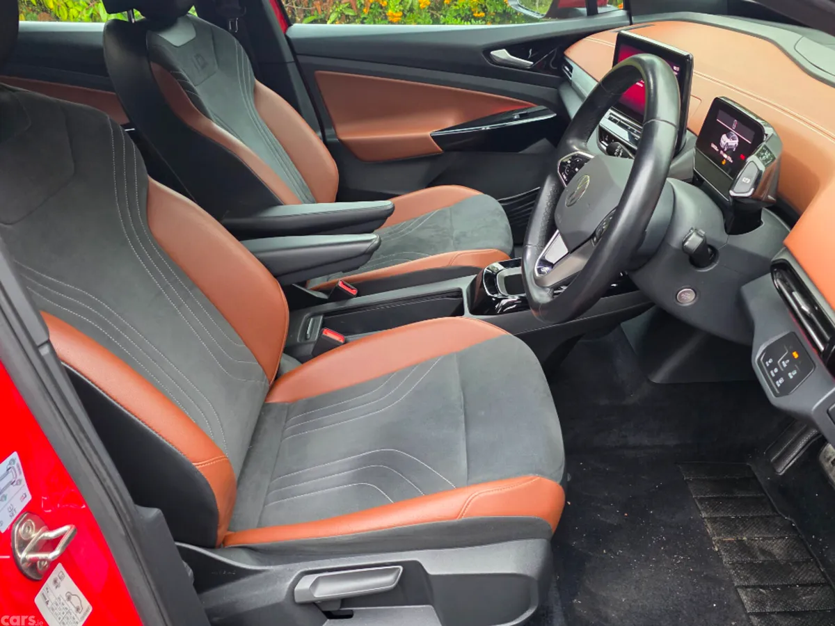 Volkswagen ID.4 Hatchback, Electric, 2022, Red