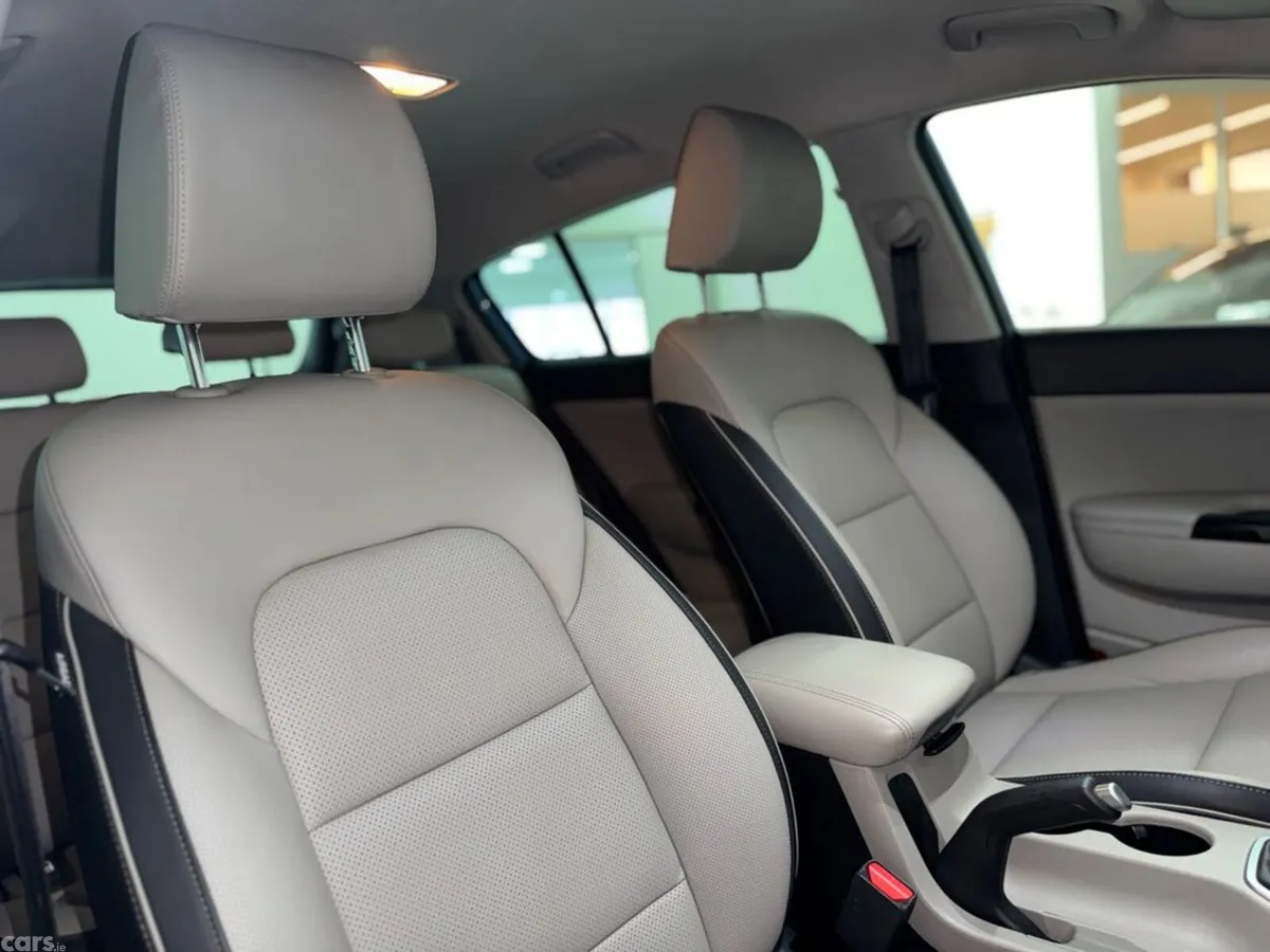 Kia Sportage MPV, Diesel Hybrid, 2021, Blue