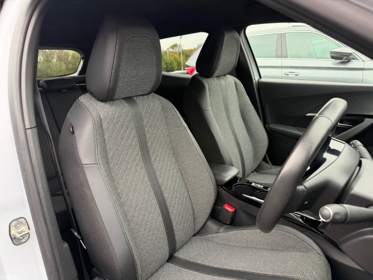 Peugeot 2008 MPV, Petrol, 2024, White