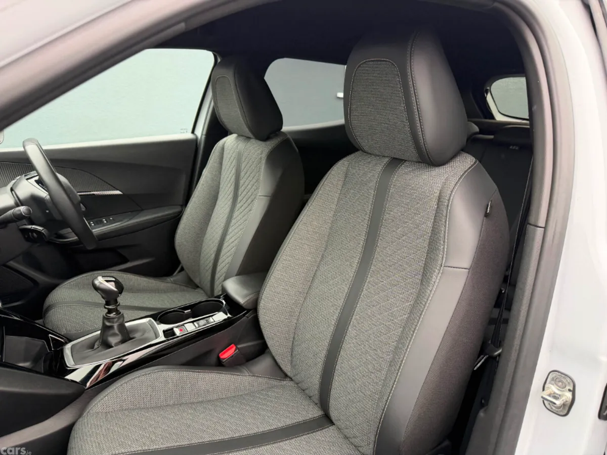 Peugeot 2008 MPV, Petrol, 2024, White