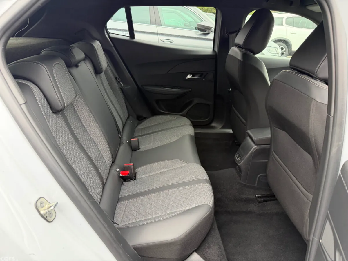 Peugeot 2008 MPV, Petrol, 2024, White