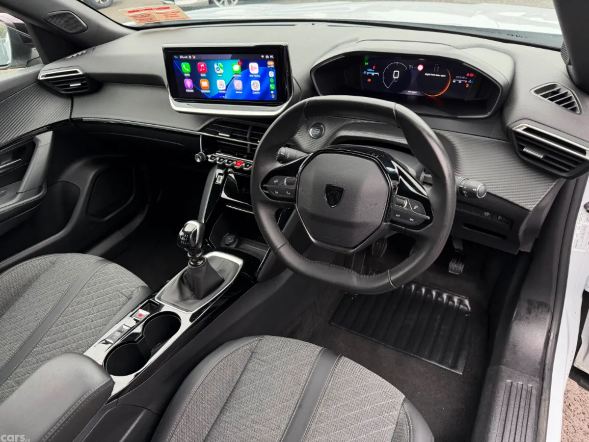 Peugeot 2008 MPV, Petrol, 2024, White
