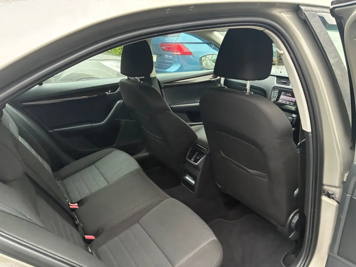 Skoda Octavia Saloon, Diesel, 2014, Beige