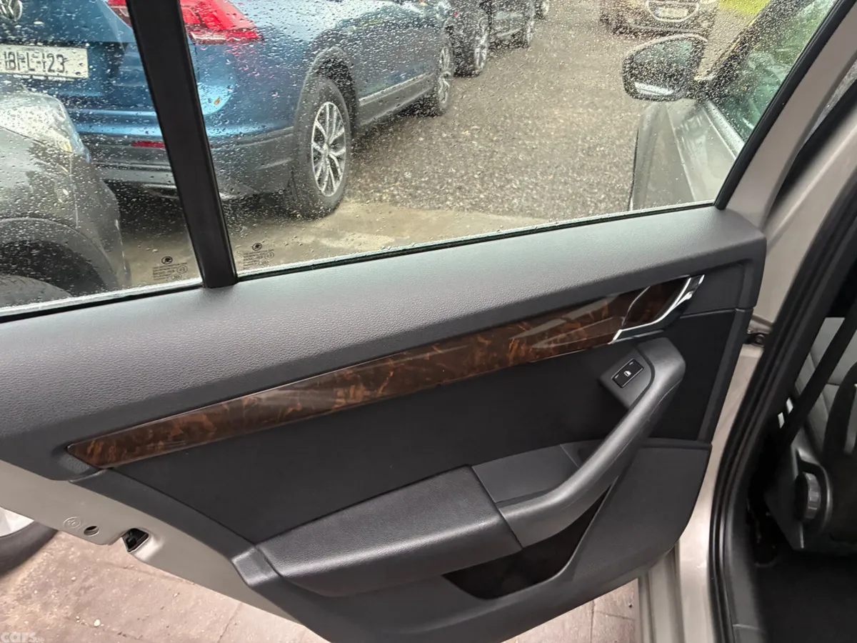 Skoda Octavia Saloon, Diesel, 2014, Beige