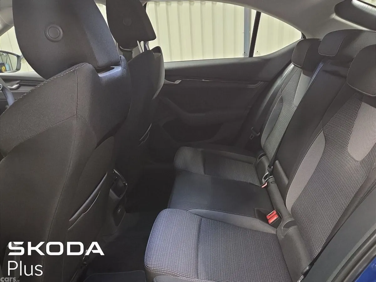 Skoda Octavia Saloon, Diesel, 2025, Blue