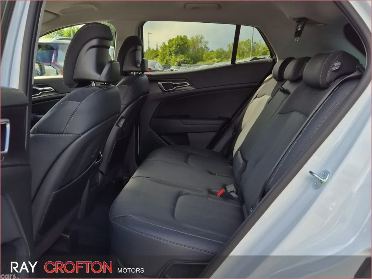 Kia Sportage SUV, Petrol Hybrid, 2026, White