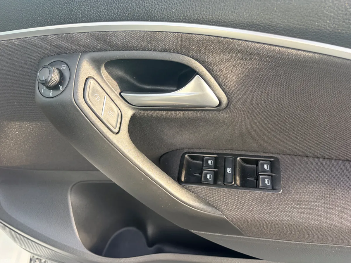 Volkswagen Polo Hatchback, Petrol, 2016, White