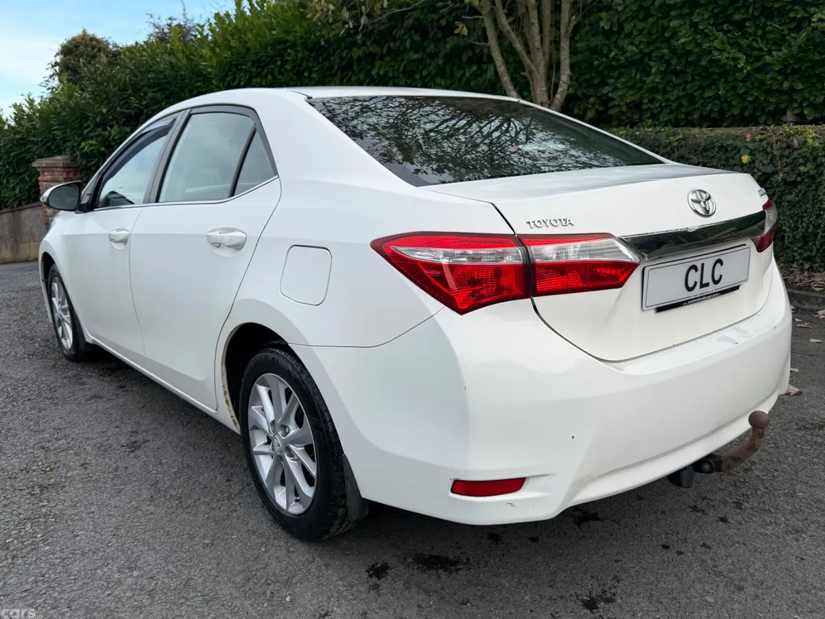 Toyota Corolla Saloon, Diesel, 2015, White