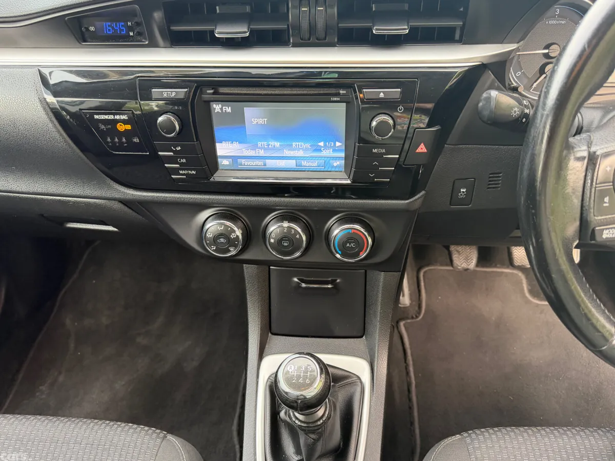 Toyota Corolla Saloon, Diesel, 2015, White