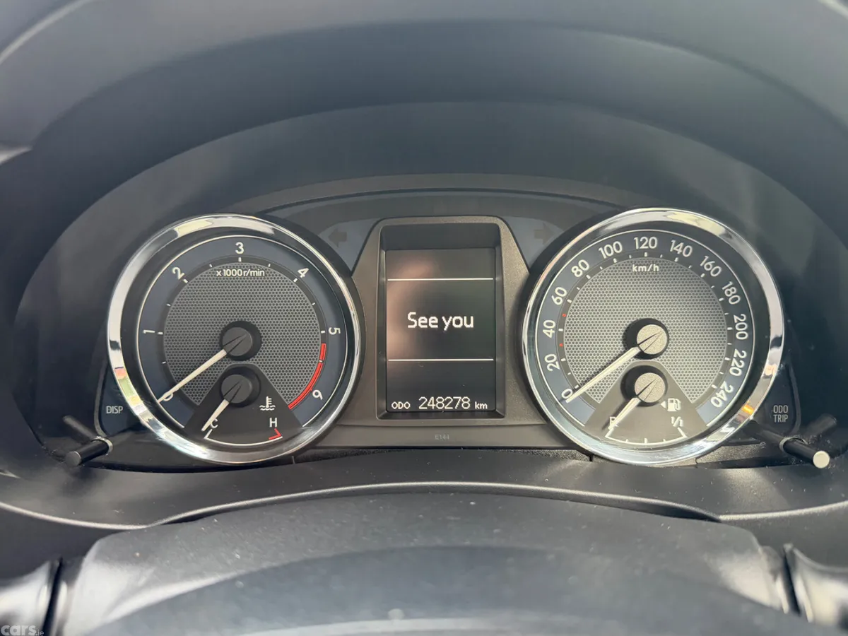 Toyota Corolla Saloon, Diesel, 2015, White