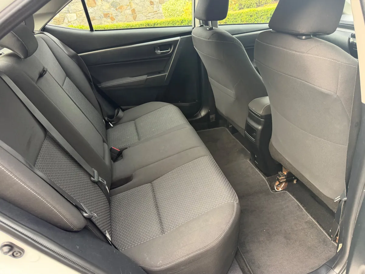 Toyota Corolla Saloon, Diesel, 2015, White