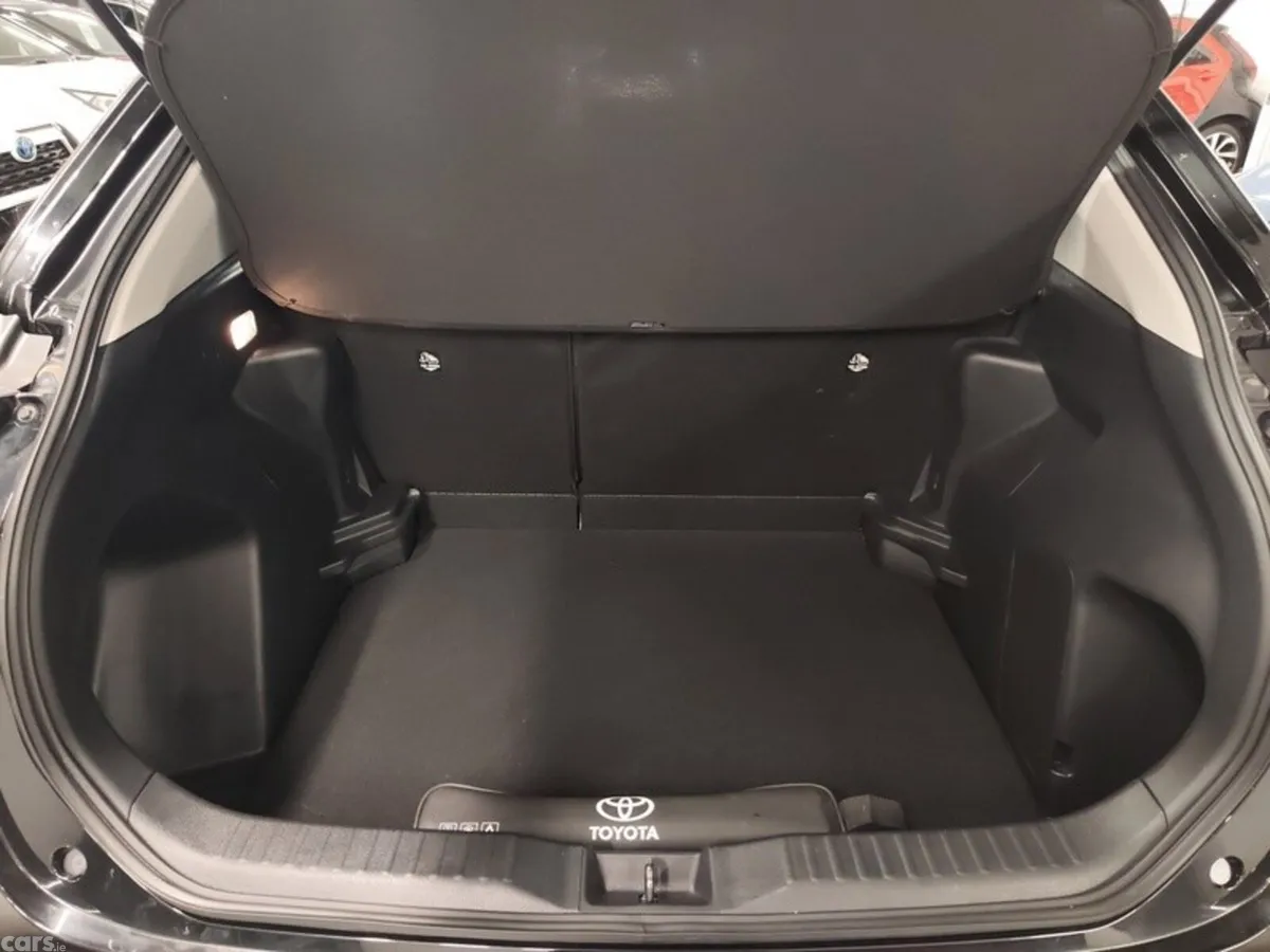 Toyota Yaris Cross Hatchback, Petrol Hybrid, 2024, Black