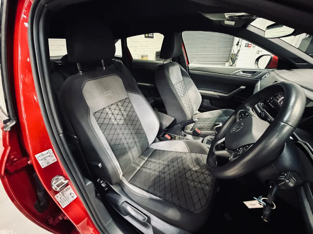 Volkswagen Taigo MPV, Petrol, 2022, Red