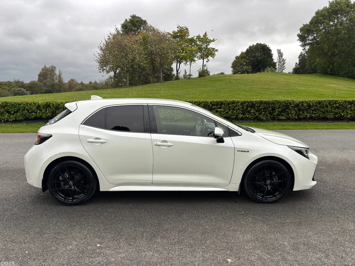Toyota Corolla Hatchback, Petrol Hybrid, 2018, White