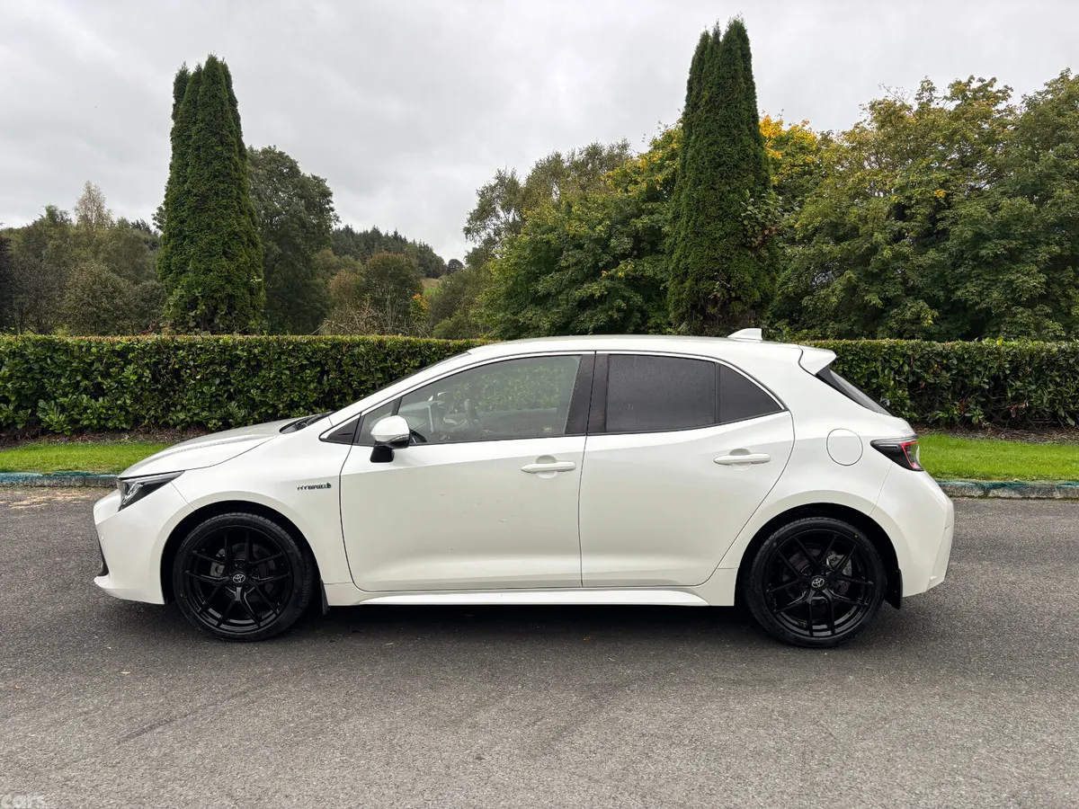 Toyota Corolla Hatchback, Petrol Hybrid, 2018, White