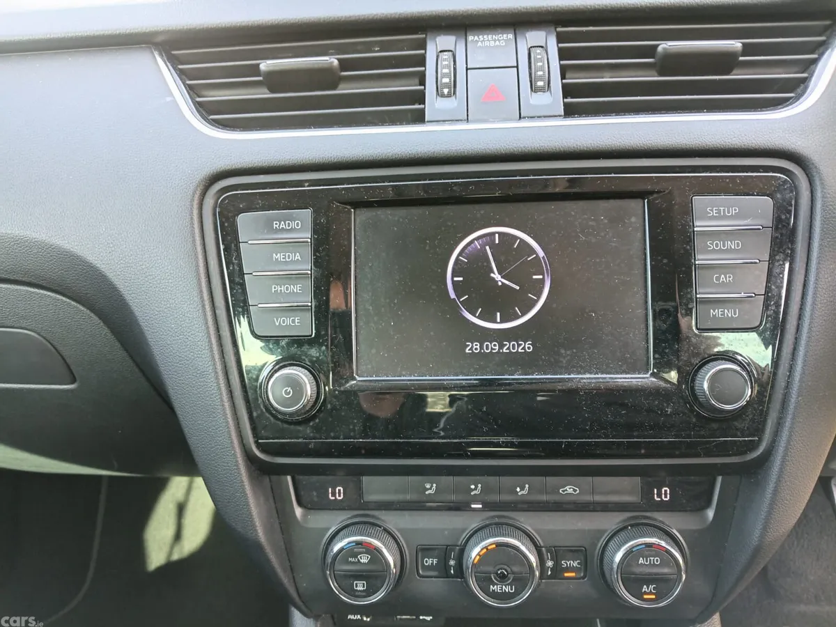 Skoda Octavia Saloon, Petrol, 2017, Blue