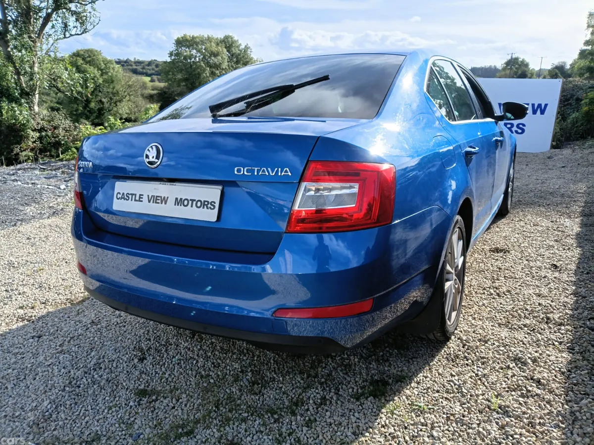 Skoda Octavia Saloon, Petrol, 2017, Blue