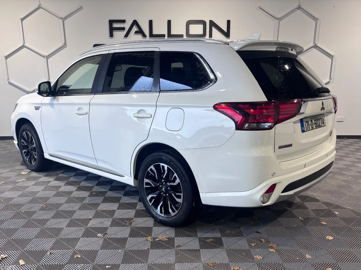 Mitsubishi Outlander SUV, Petrol Plug-in Hybrid, 2017, White