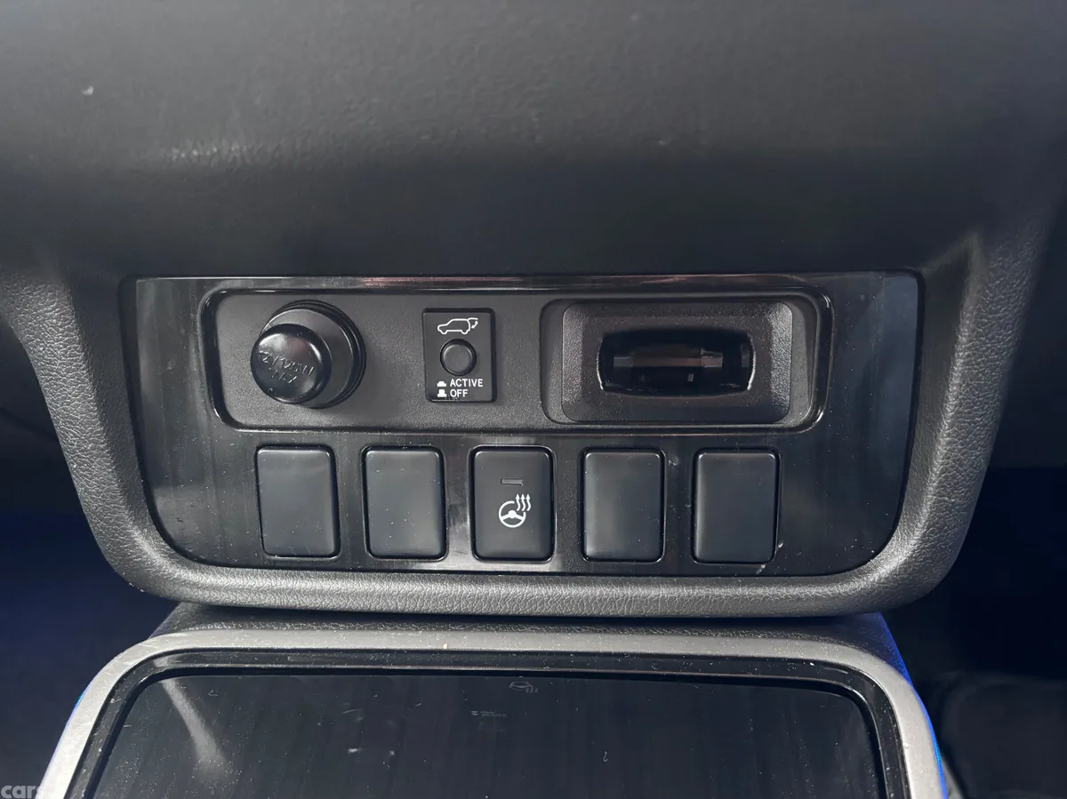 Mitsubishi Outlander SUV, Petrol Plug-in Hybrid, 2017, White