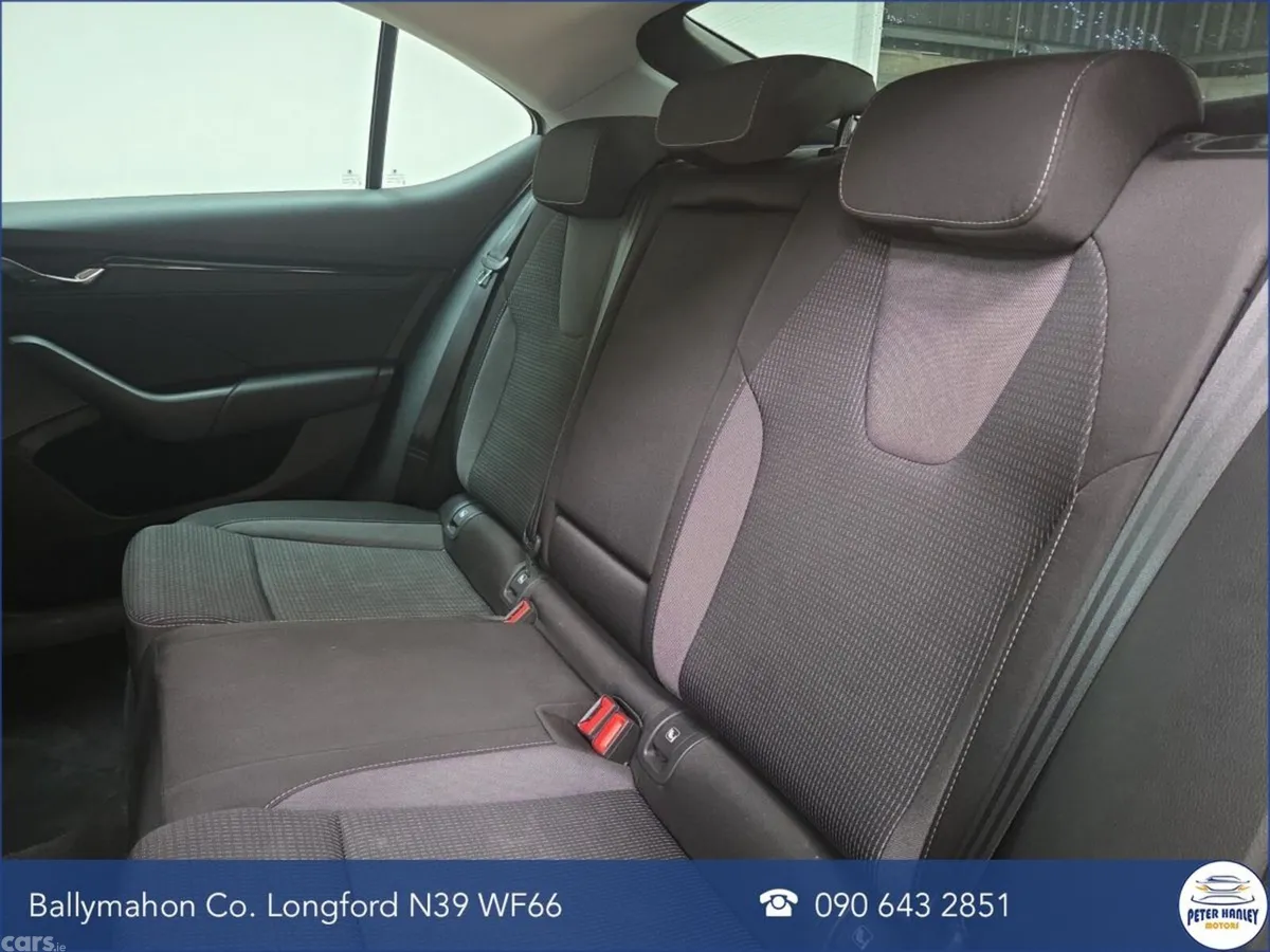 Skoda Octavia Saloon, Diesel, 2024, Grey