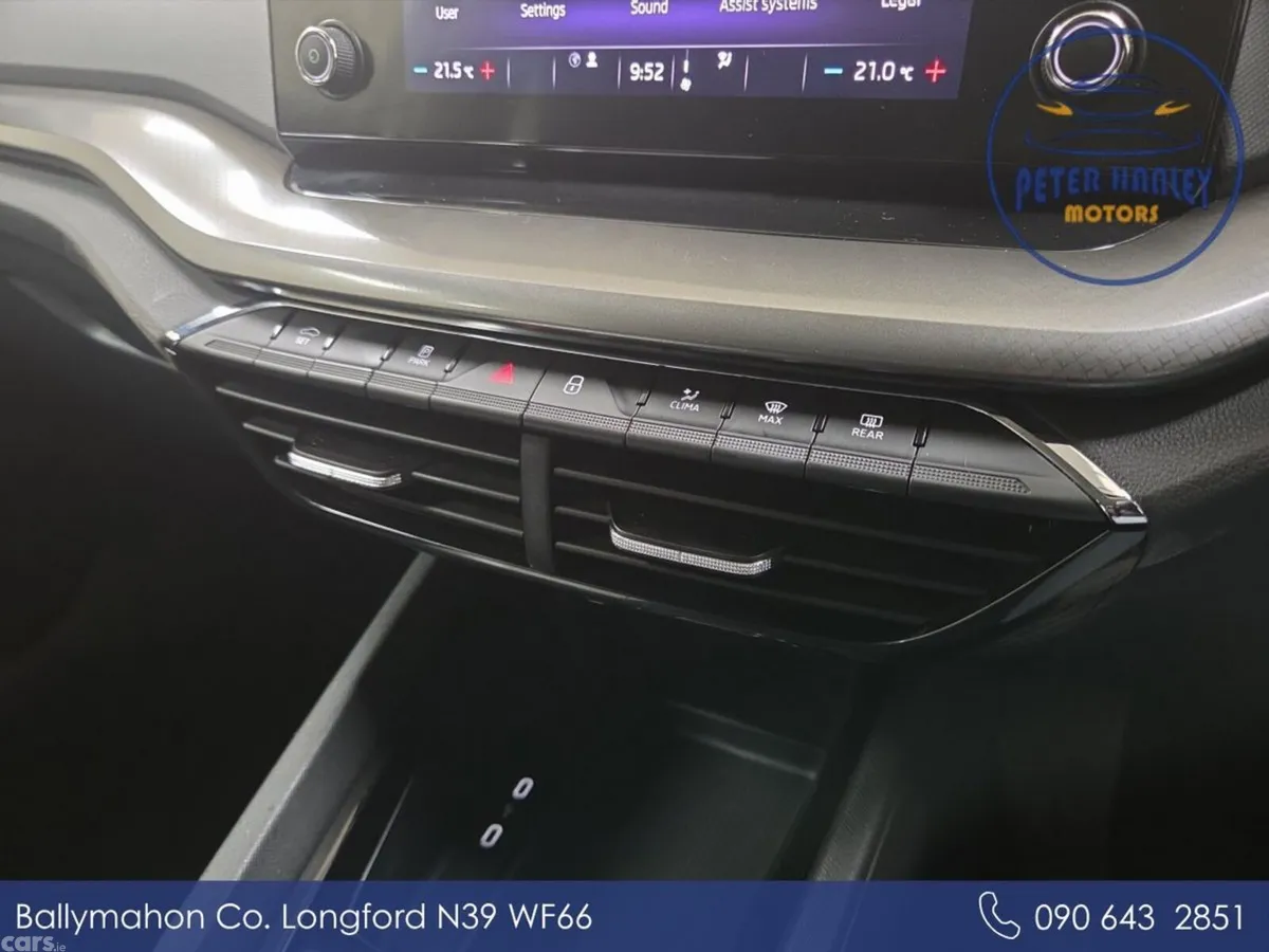 Skoda Octavia Saloon, Diesel, 2024, Grey