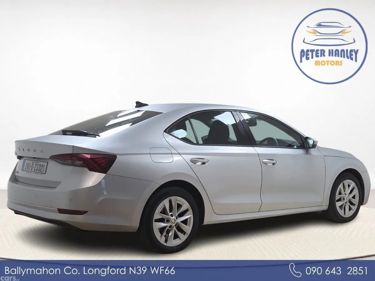 Skoda Octavia Saloon, Diesel, 2024, Grey