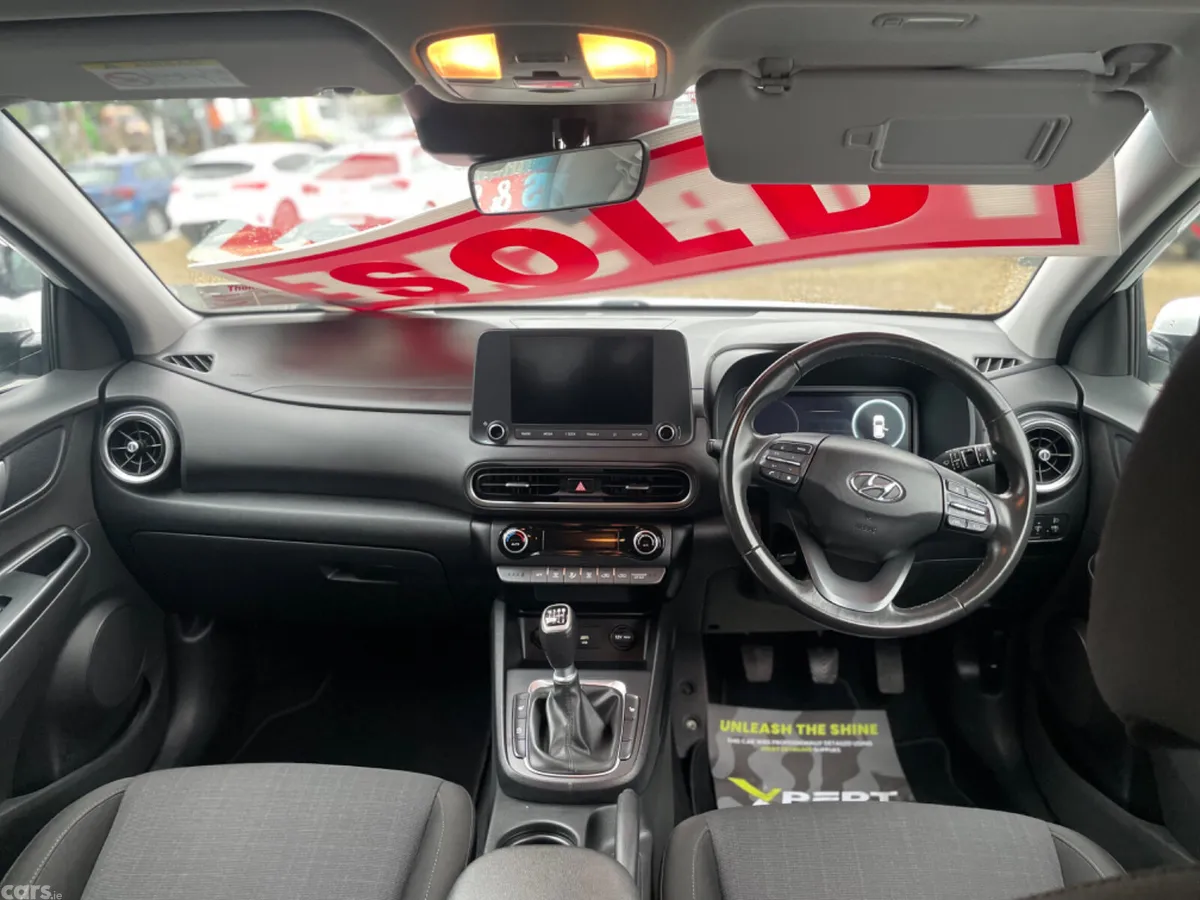 Hyundai KONA MPV, Petrol, 2022, White