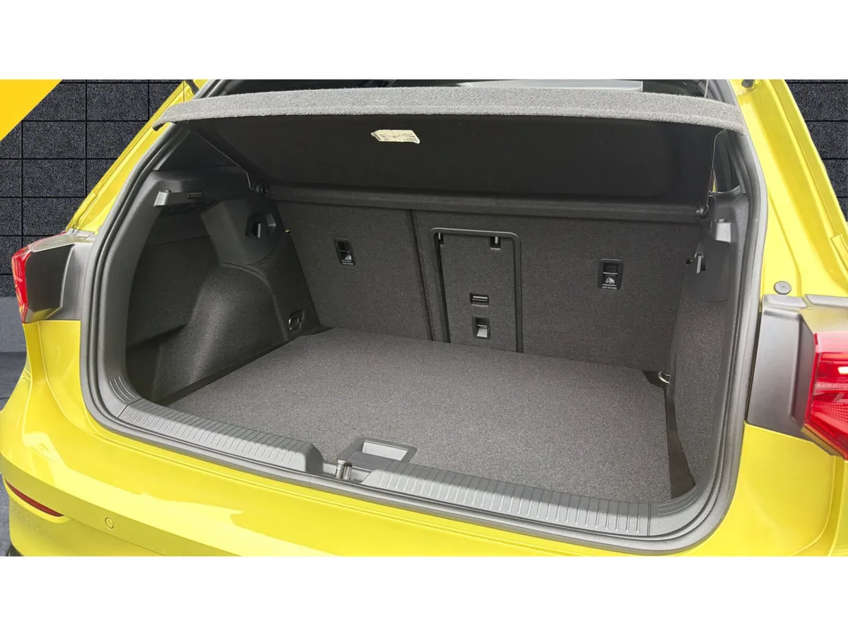 Volkswagen Golf Hatchback, Diesel, 2023, Gold