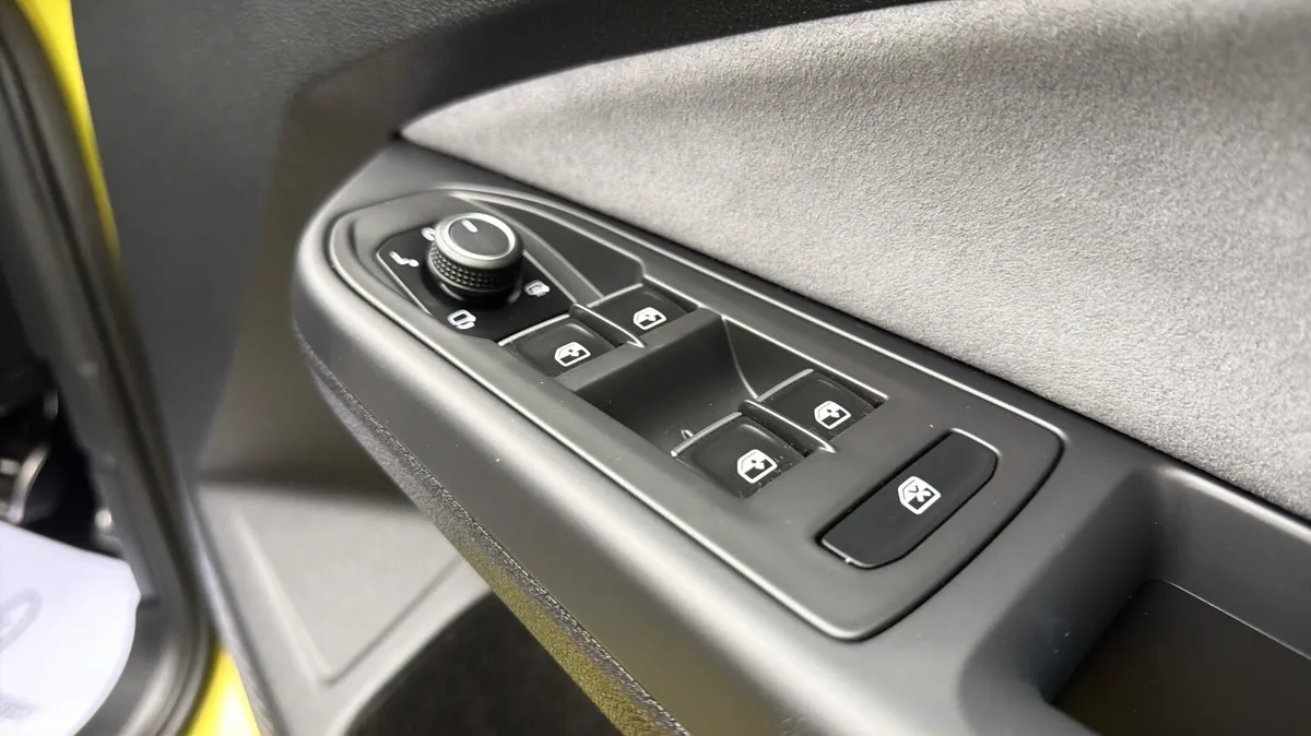 Volkswagen Golf Hatchback, Diesel, 2023, Gold