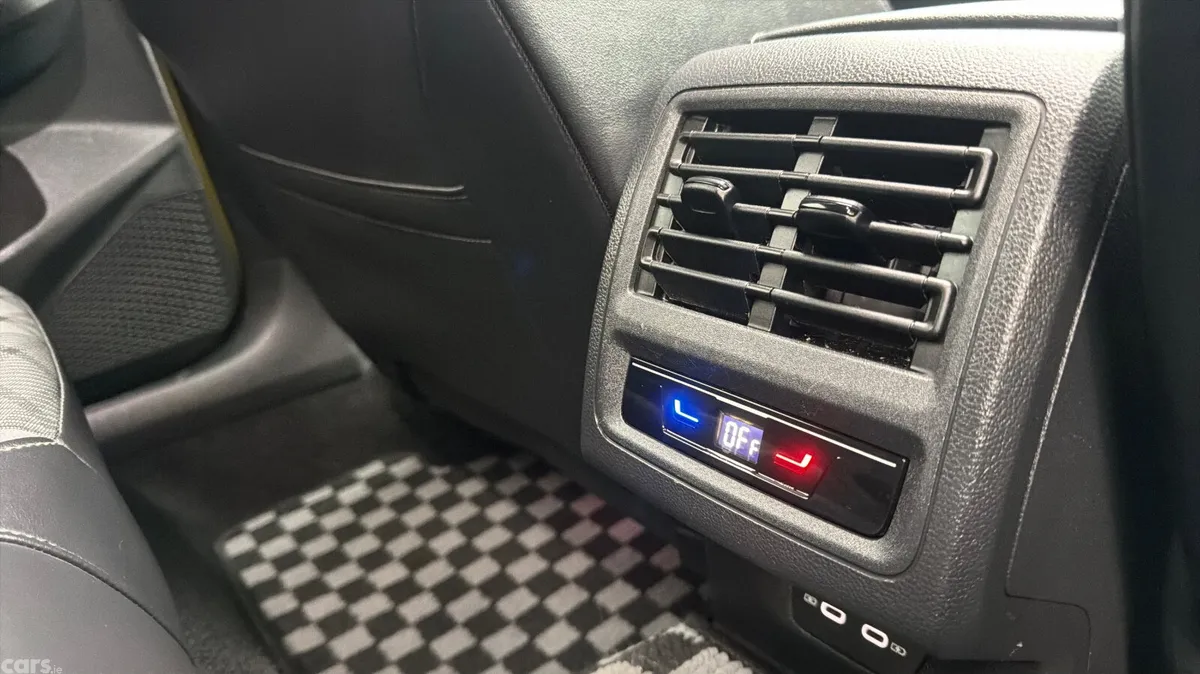 Volkswagen Golf Hatchback, Diesel, 2023, Gold