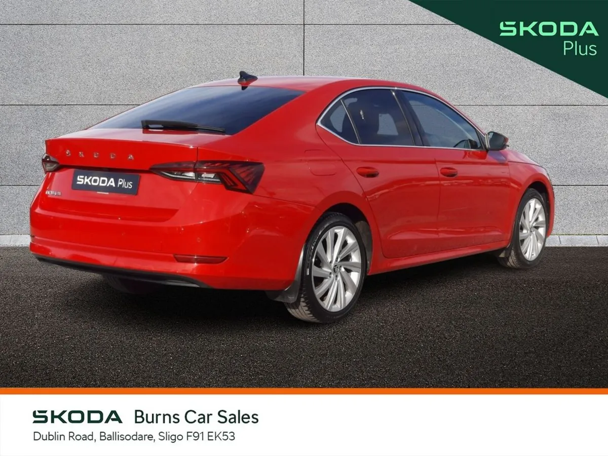 Skoda Octavia Saloon, Diesel, 2024, Red