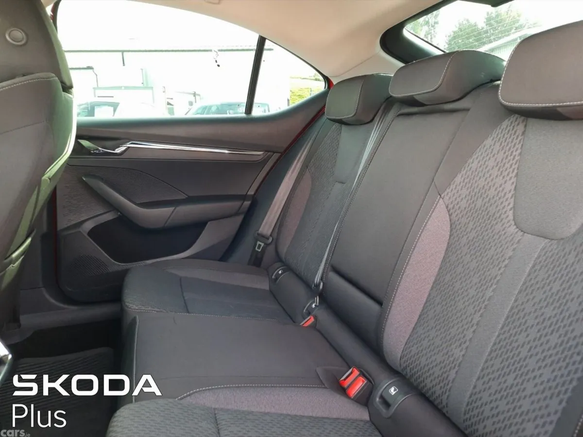 Skoda Octavia Saloon, Diesel, 2024, Red