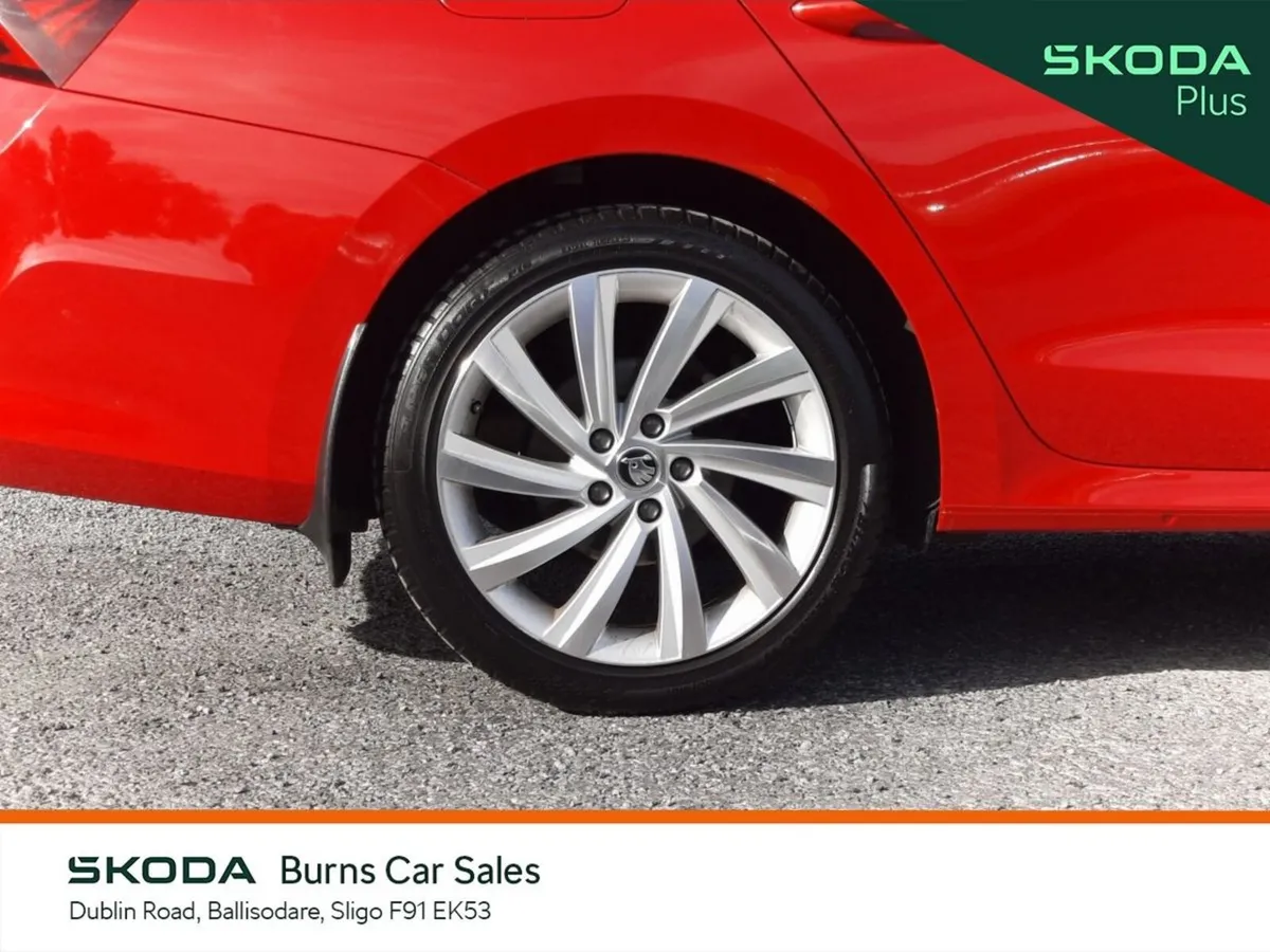 Skoda Octavia Saloon, Diesel, 2024, Red